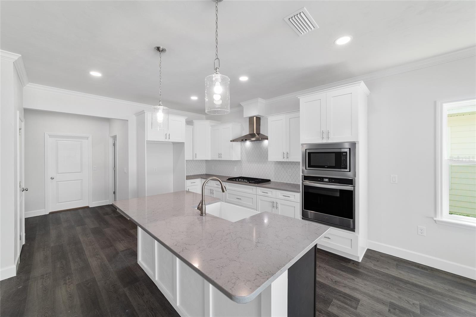 6710 SW 10TH LANE