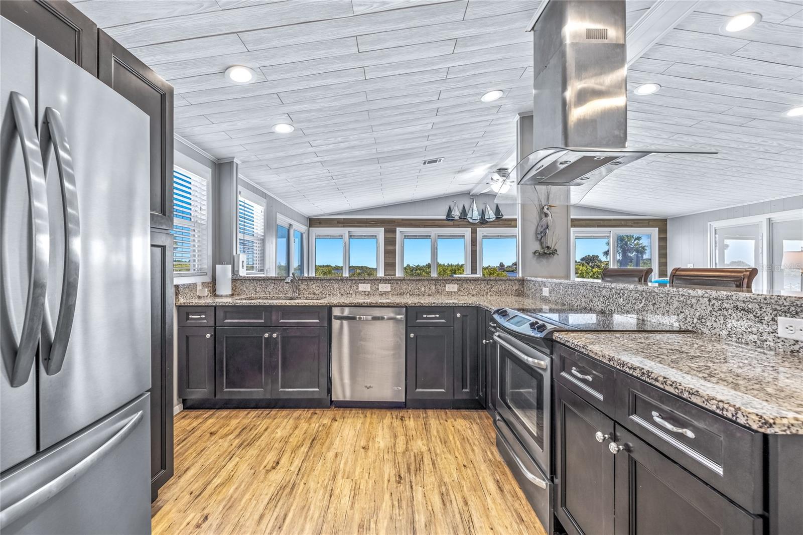 GOLDEN BAY COLONY PH 01 - Residential