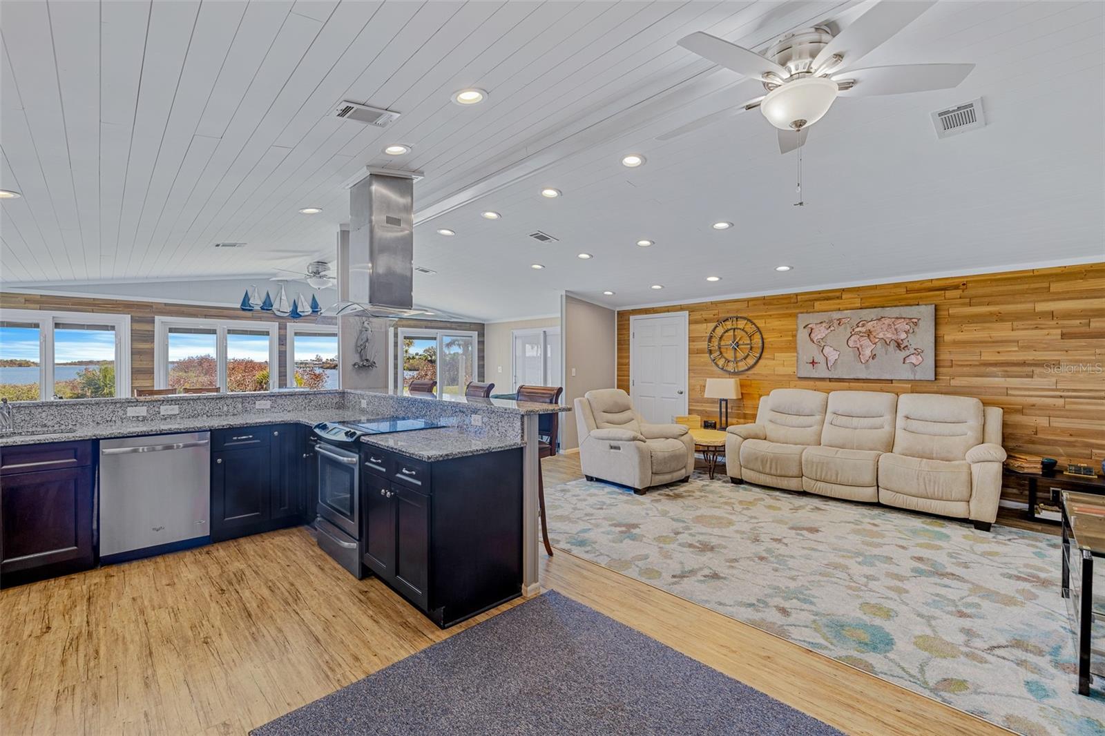 GOLDEN BAY COLONY PH 01 - Residential