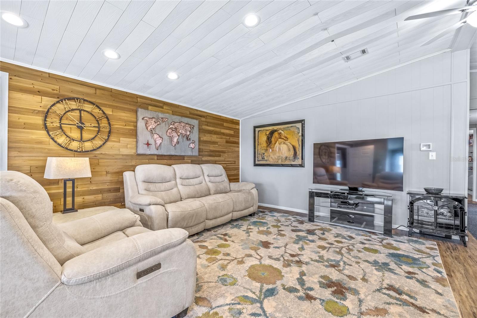 GOLDEN BAY COLONY PH 01 - Residential