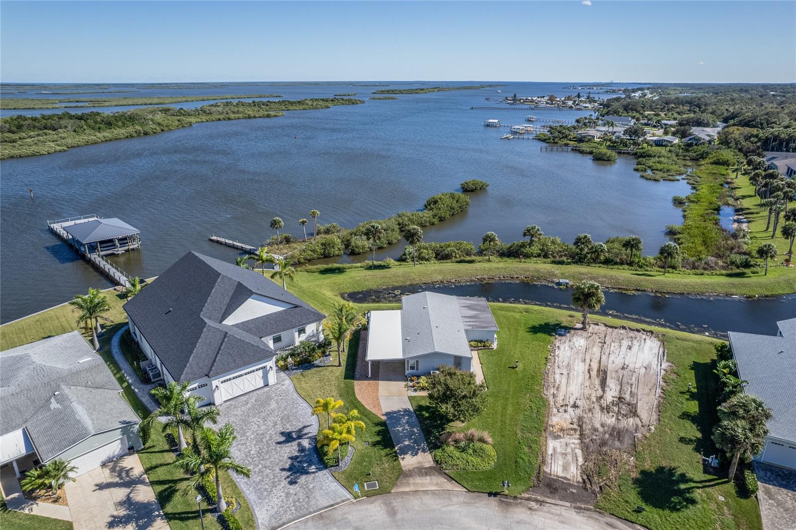 GOLDEN BAY COLONY PH 01 - Residential