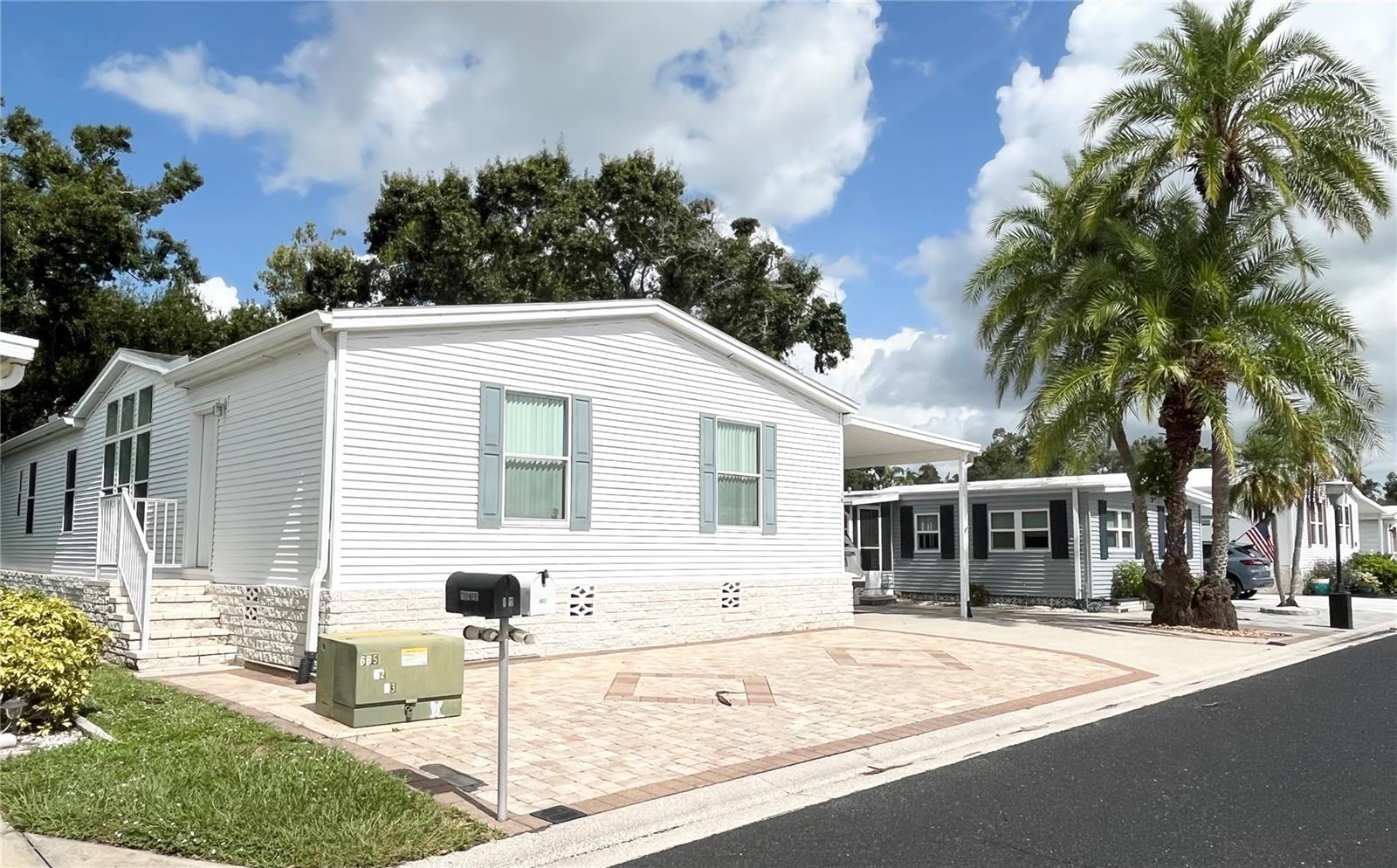 110 OAKWOOD BOULEVARD W