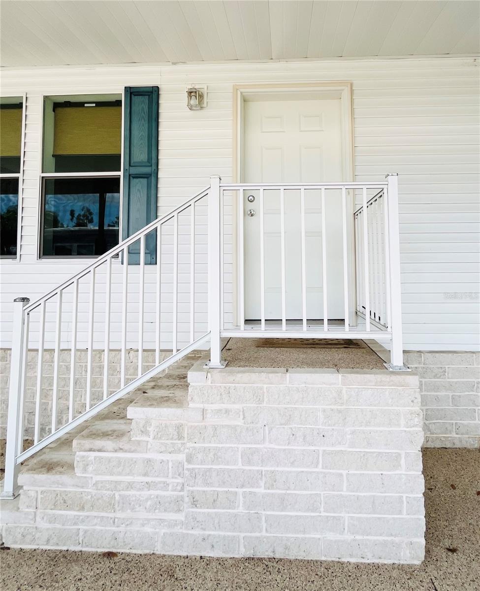 110 OAKWOOD BOULEVARD W