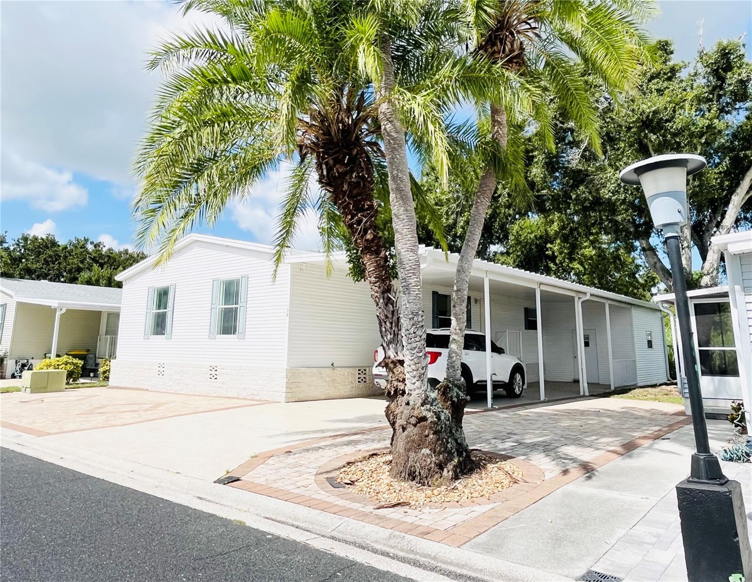 110 OAKWOOD BOULEVARD W