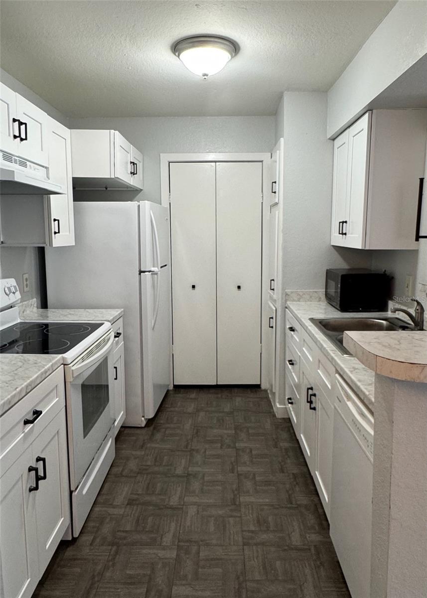 REGENCY GARDENS - Residential