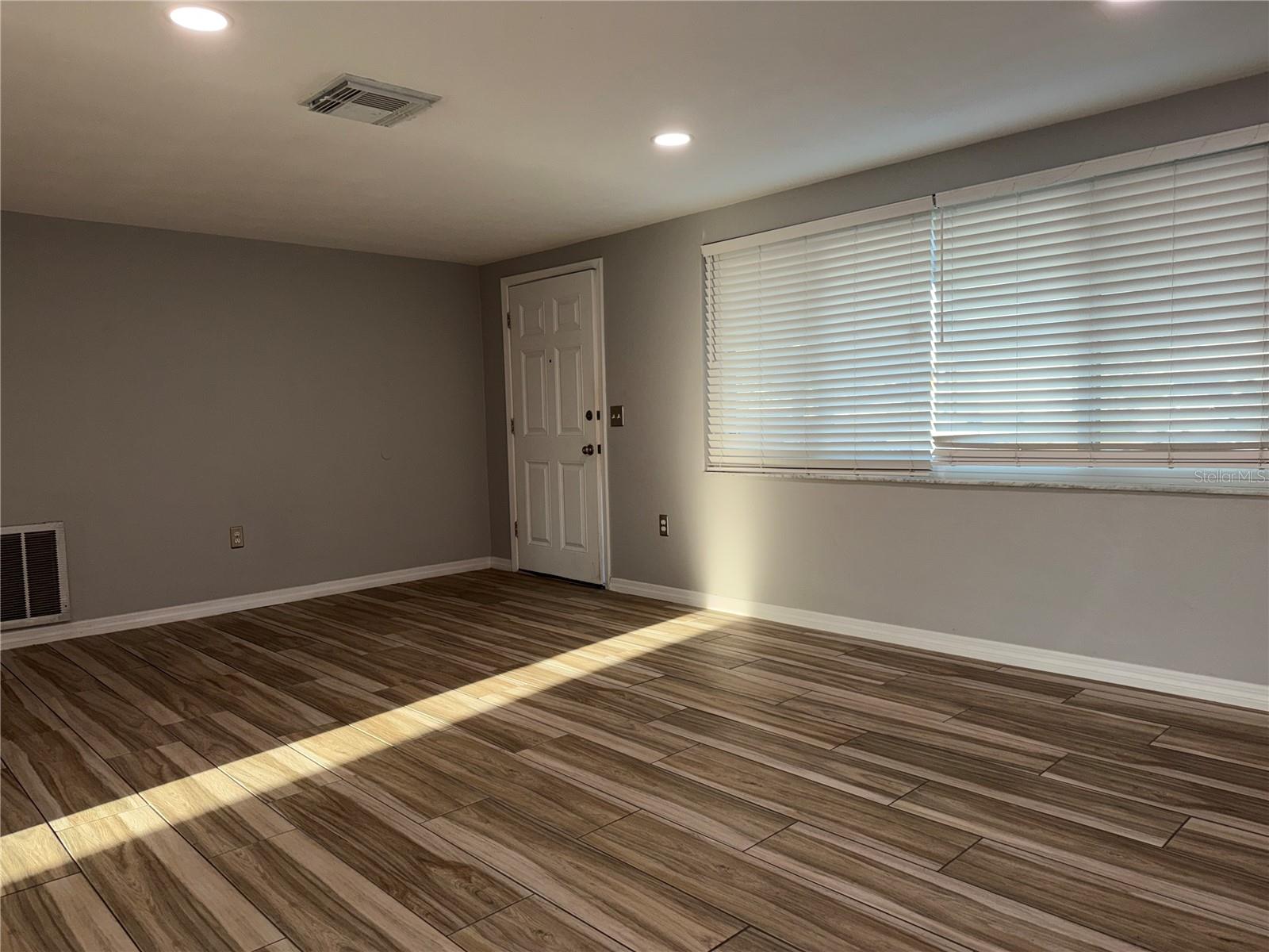 COLONIAL HILLS - Residential Lease