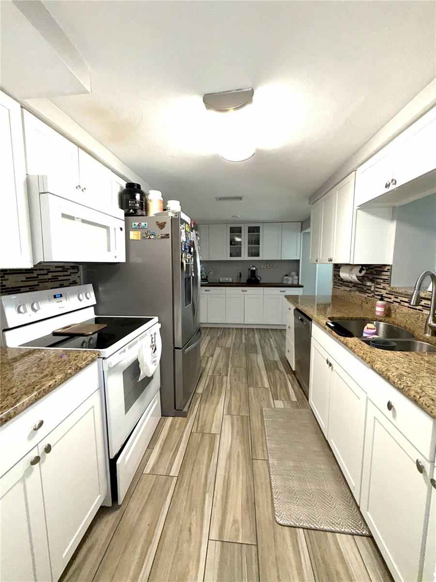 COLONIAL HILLS - Residential Lease