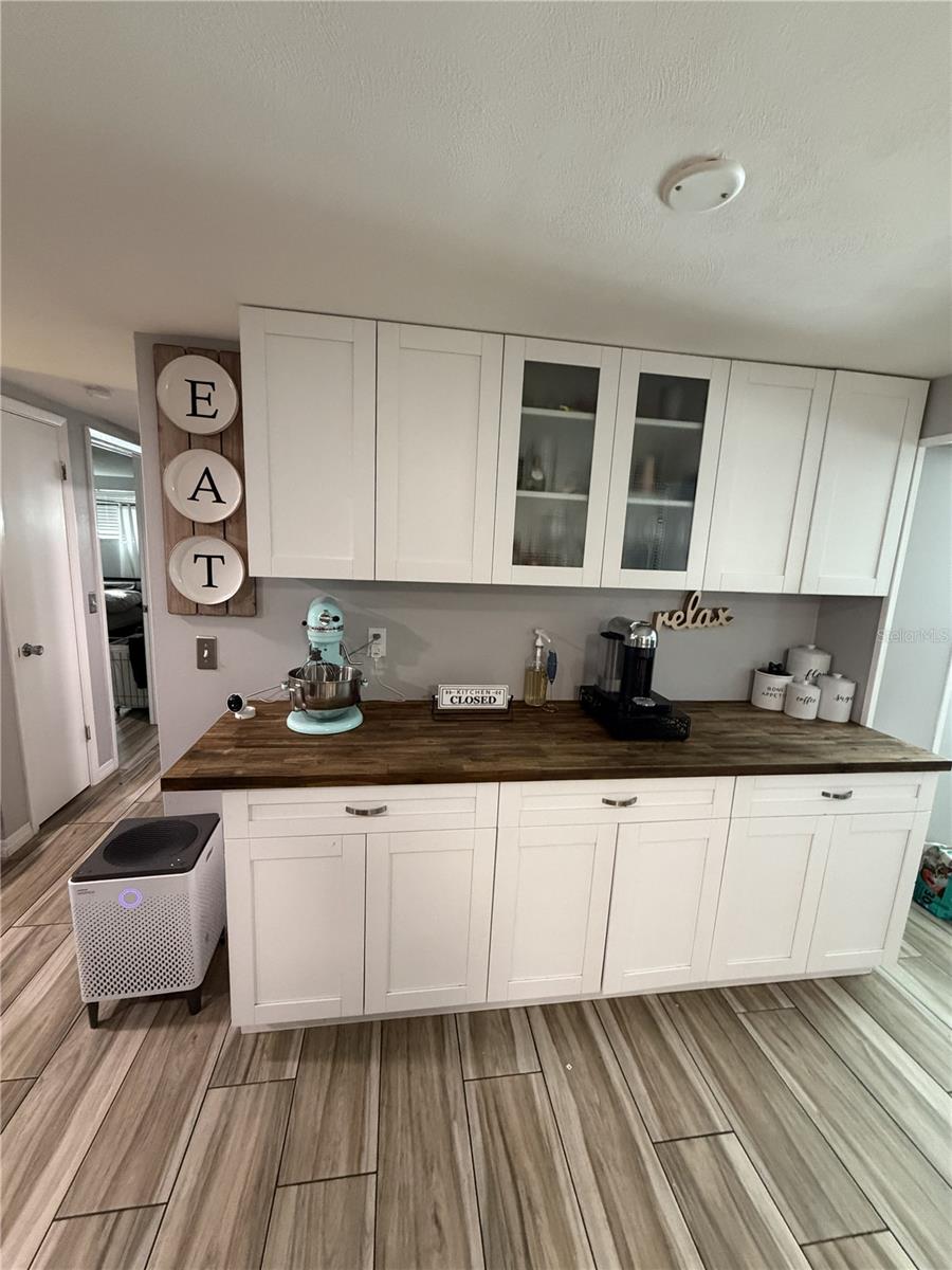 COLONIAL HILLS - Residential Lease