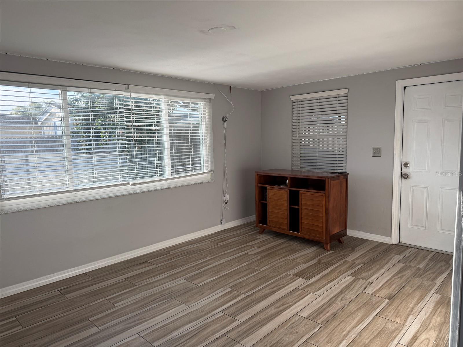 COLONIAL HILLS - Residential Lease