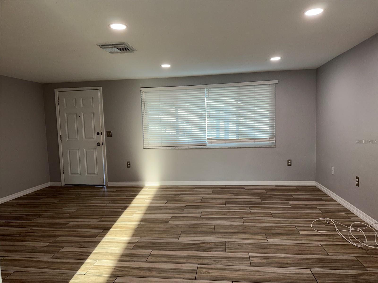 COLONIAL HILLS - Residential Lease