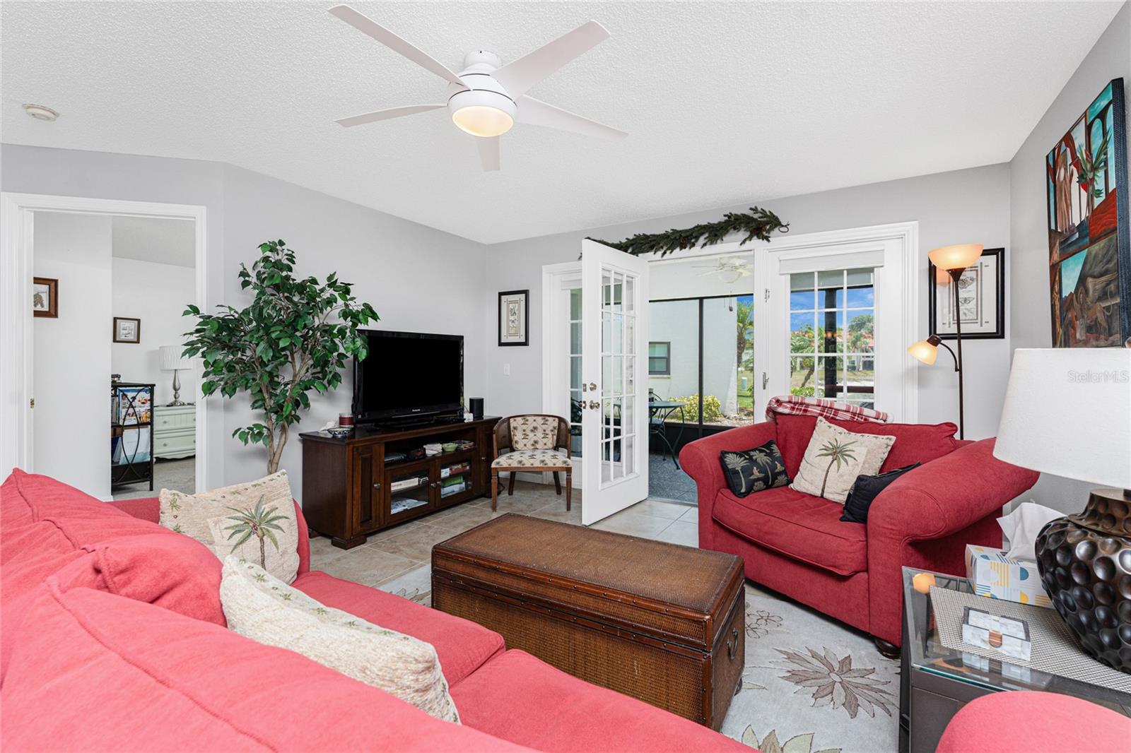 PINE HOLLOW - Residential