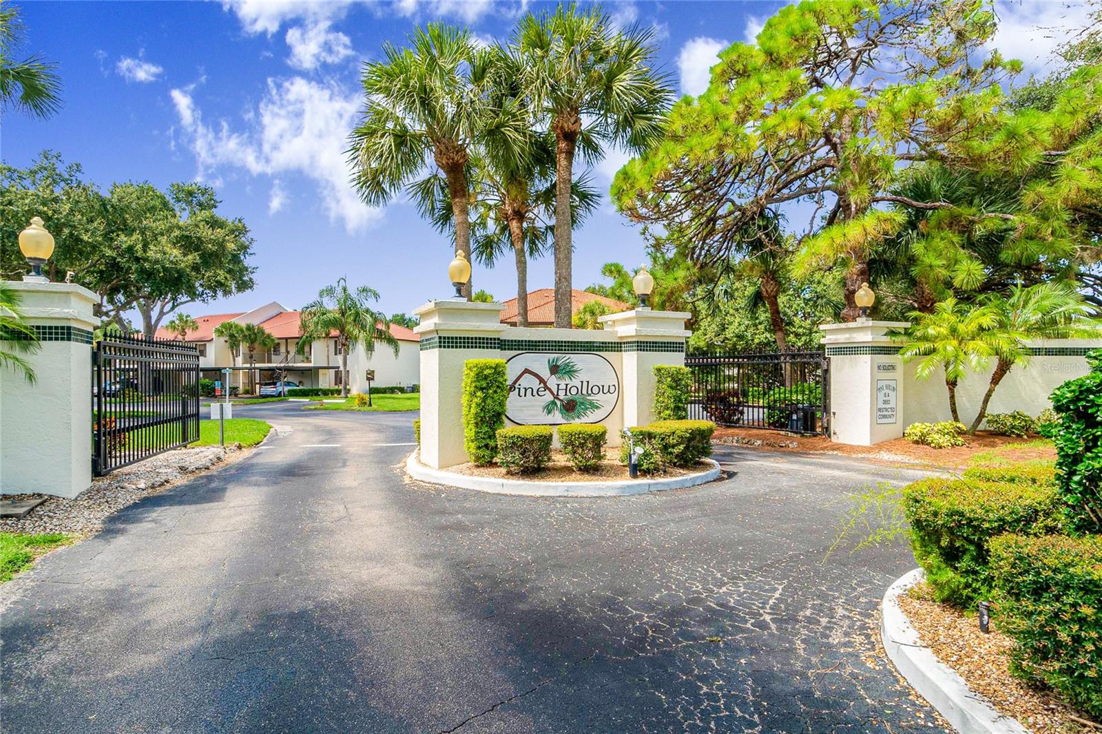 PINE HOLLOW - Residential