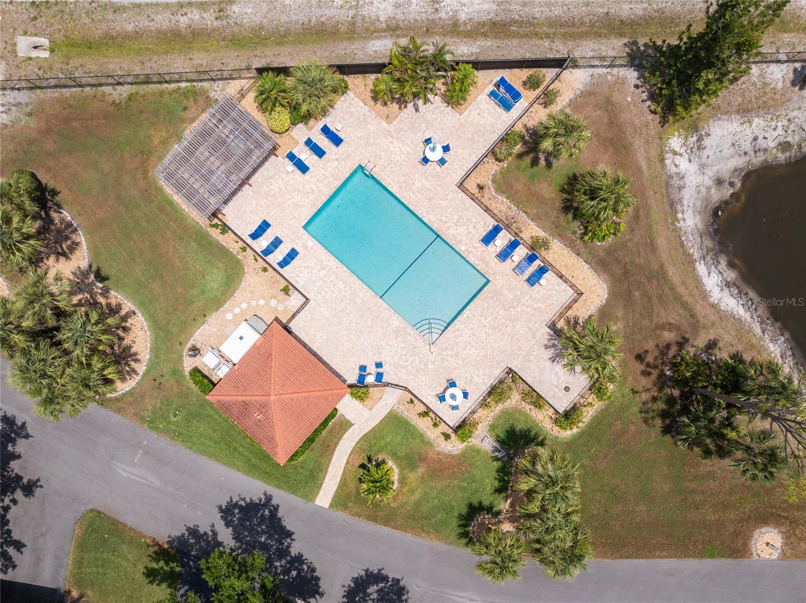 PINE HOLLOW - Residential
