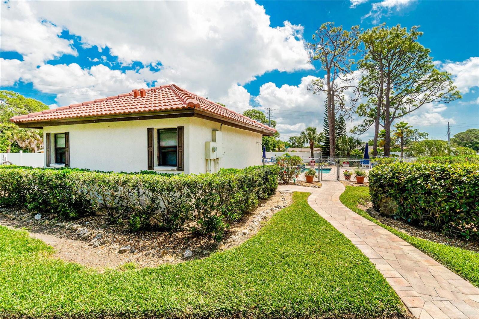 PINE HOLLOW - Residential