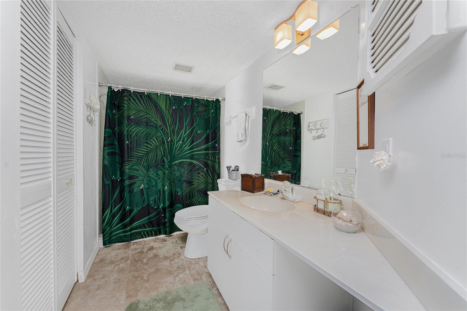 PINE HOLLOW - Residential