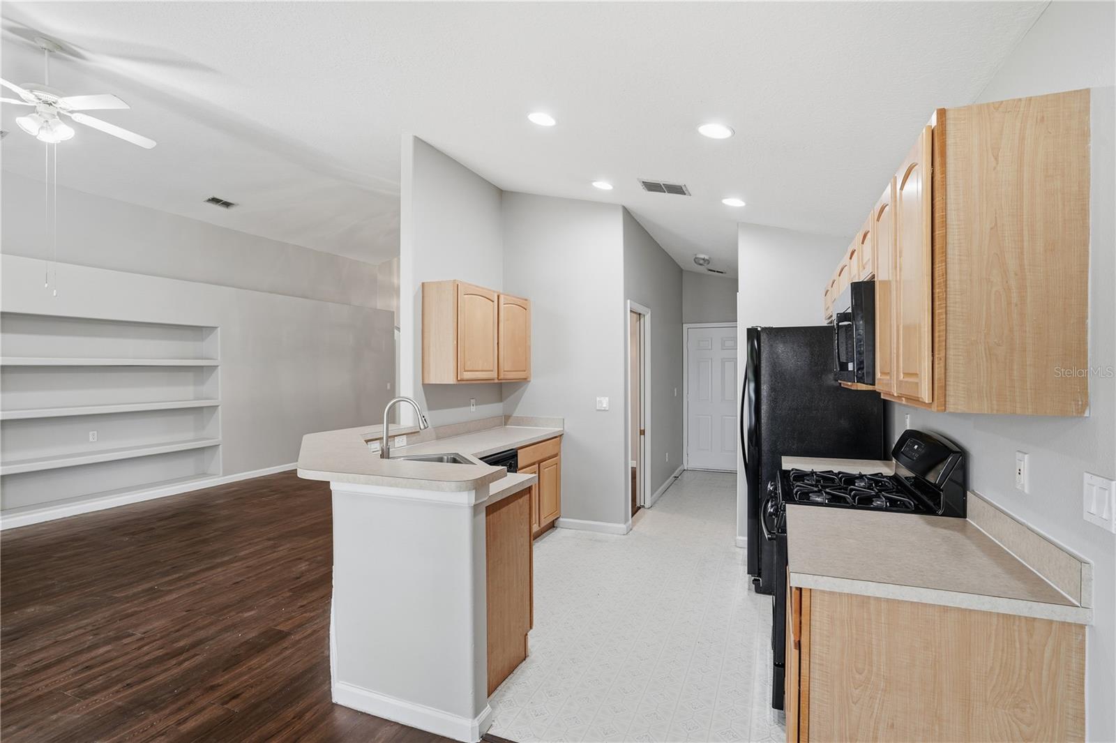 WESTON HILLS SUB - Residential