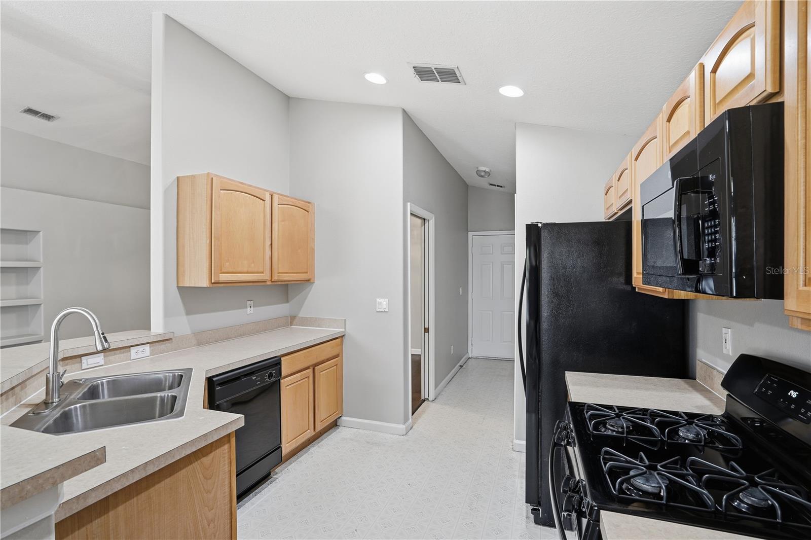 WESTON HILLS SUB - Residential