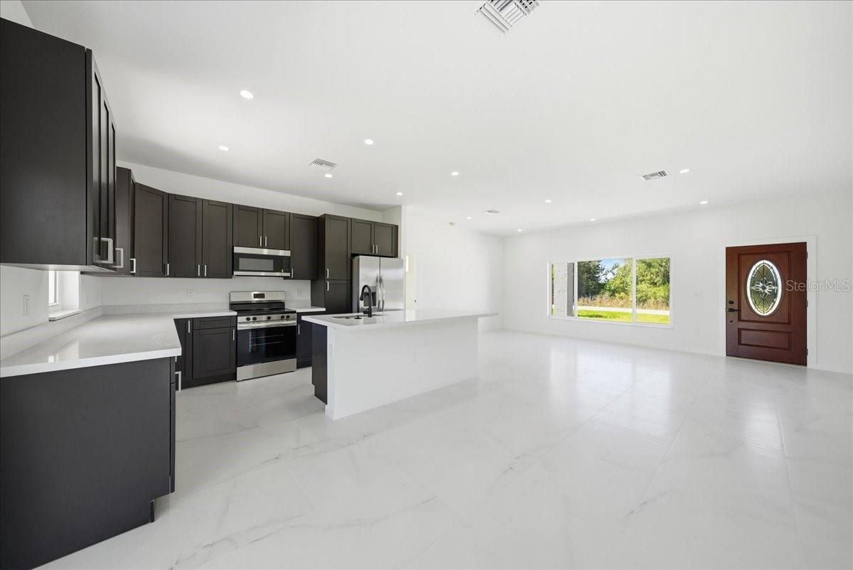 AVON PARK LAKES - Residential