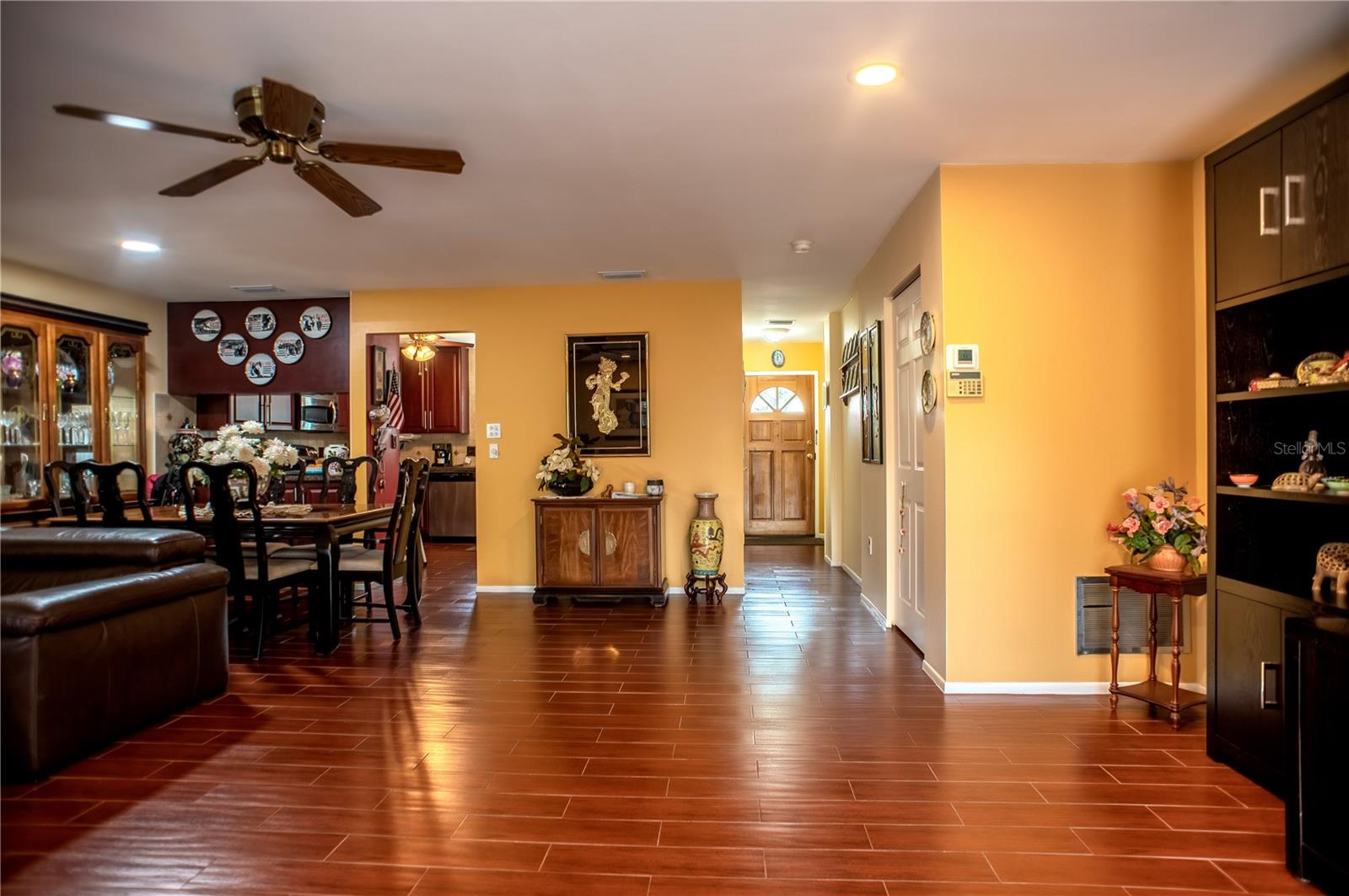 2700 BAYSHORE BOULEVARD 592