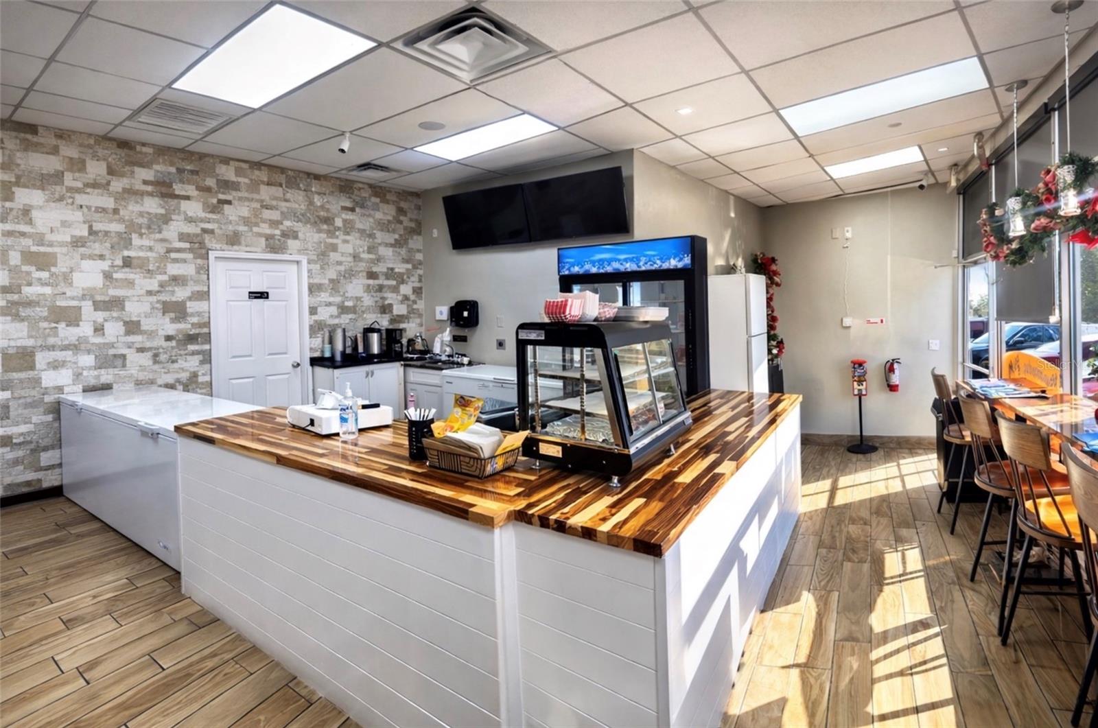 517 N SEMORAN BOULEVARD