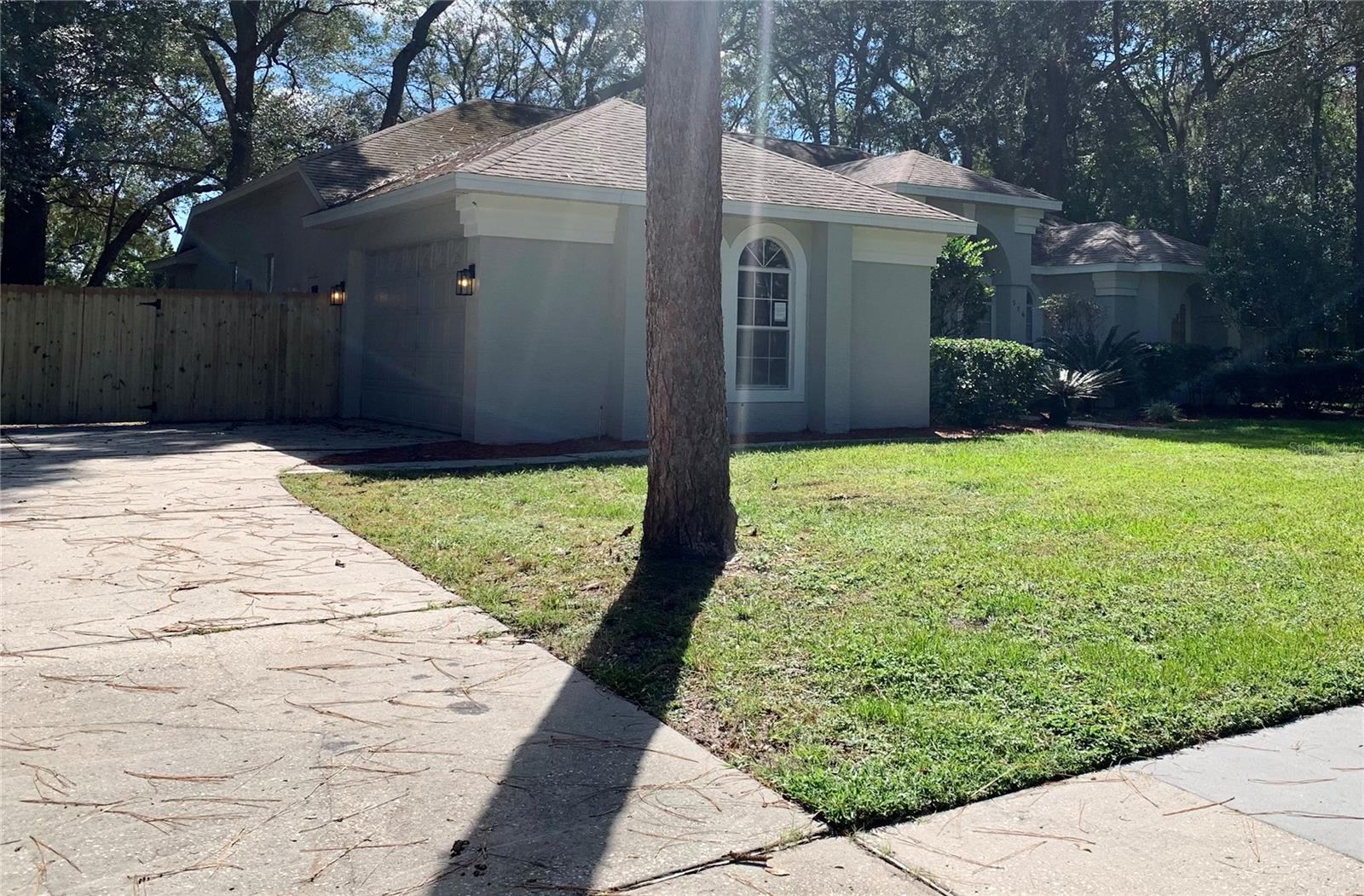 DEER LAKE CHASE - Residential