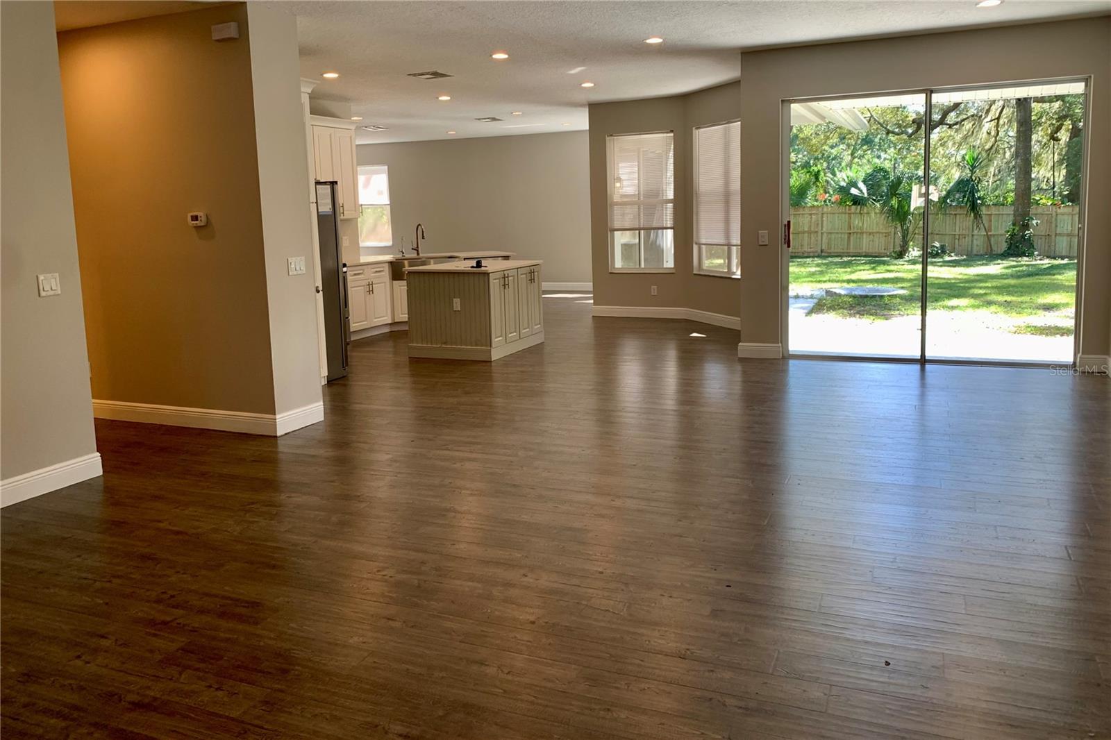 DEER LAKE CHASE - Residential