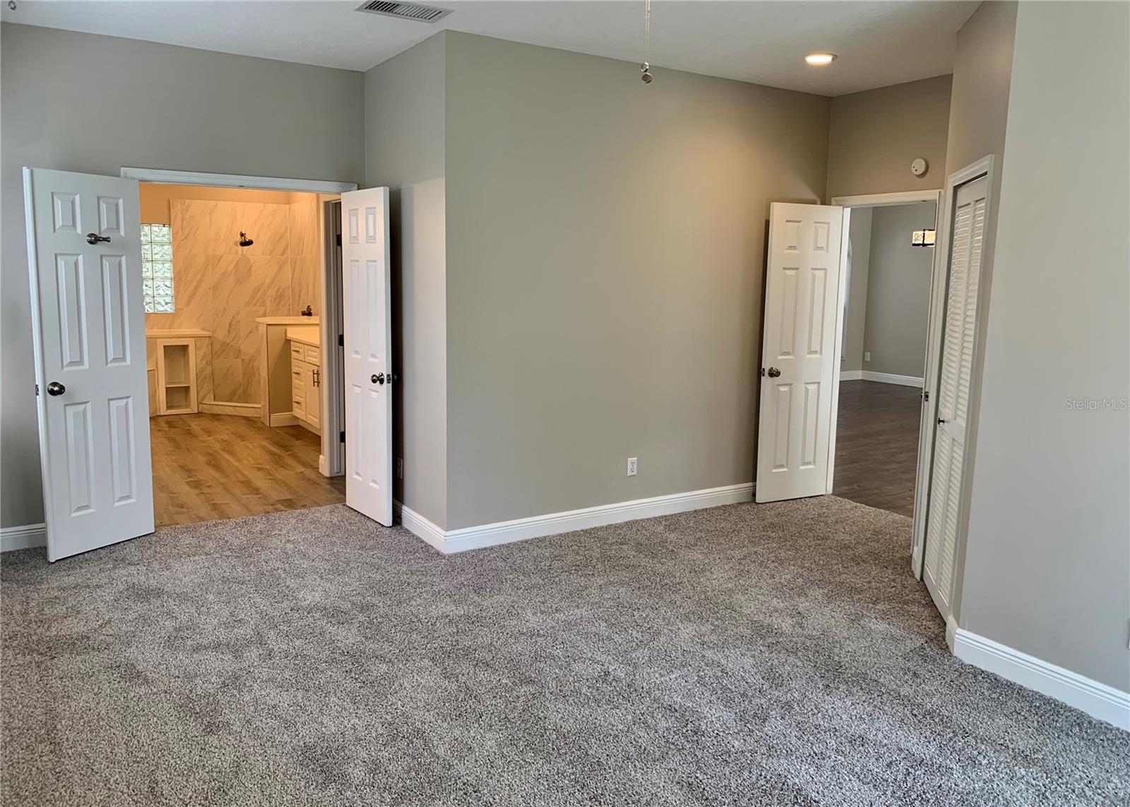 DEER LAKE CHASE - Residential