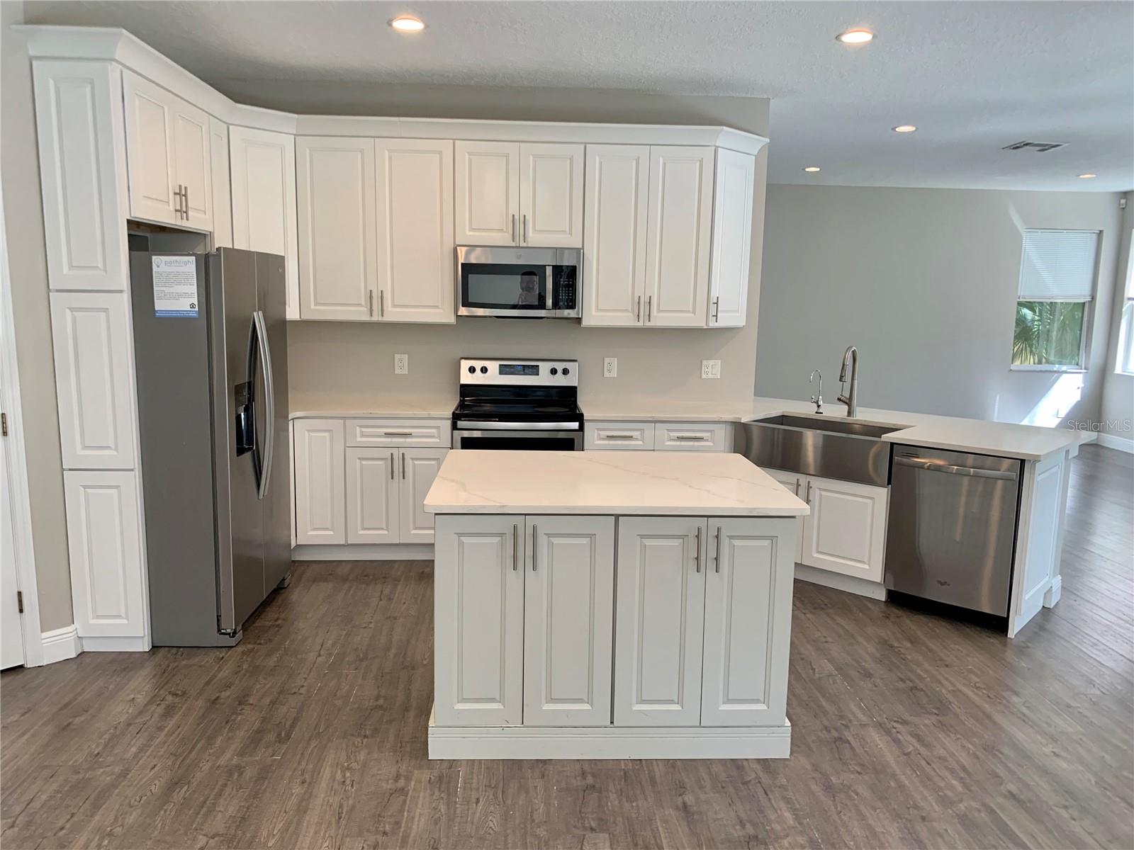 DEER LAKE CHASE - Residential