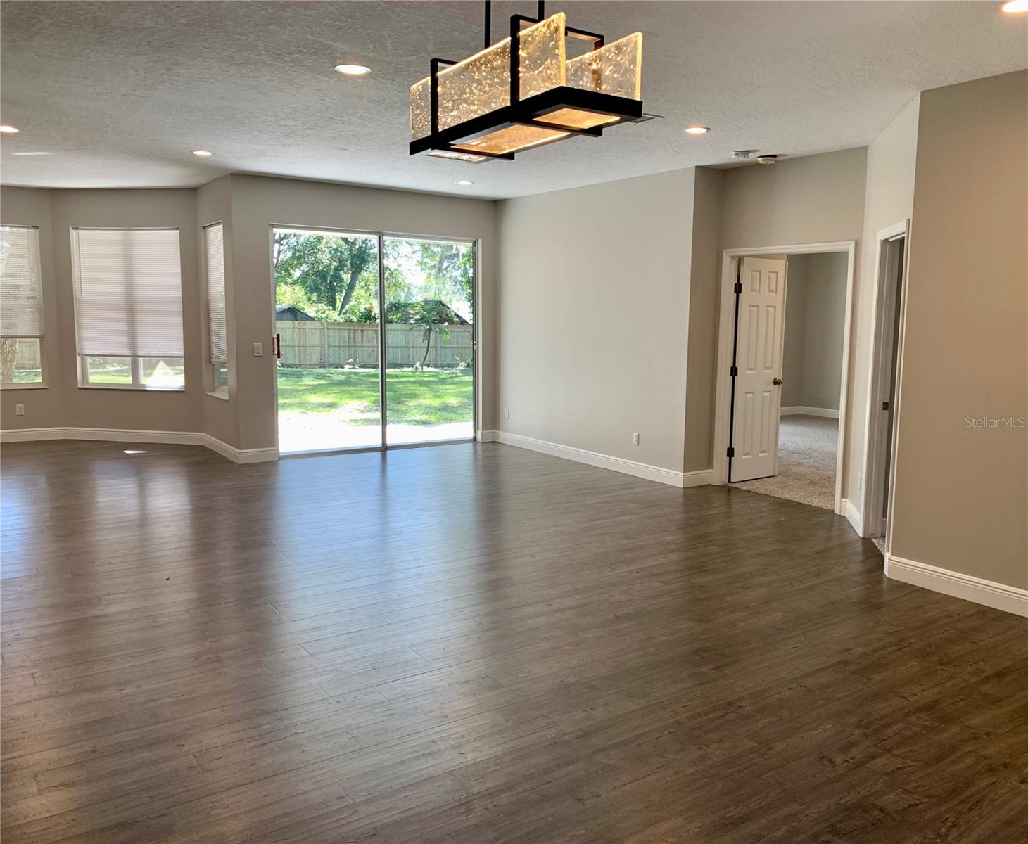 DEER LAKE CHASE - Residential