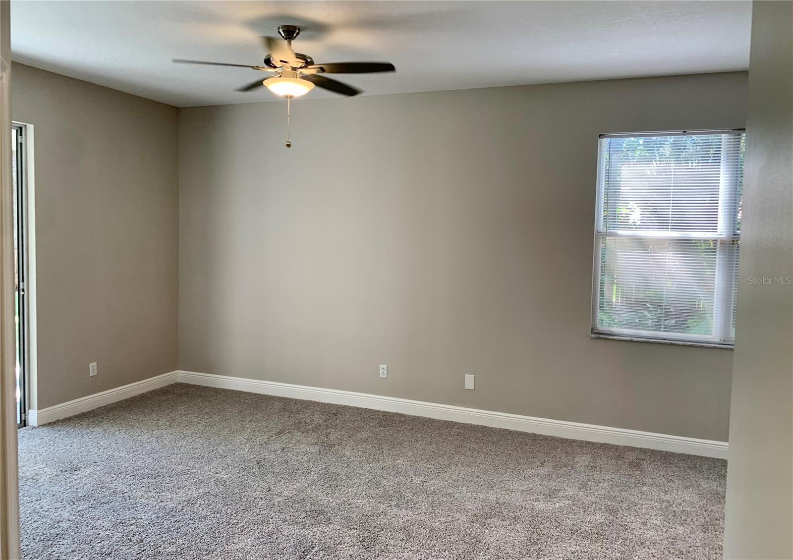 DEER LAKE CHASE - Residential