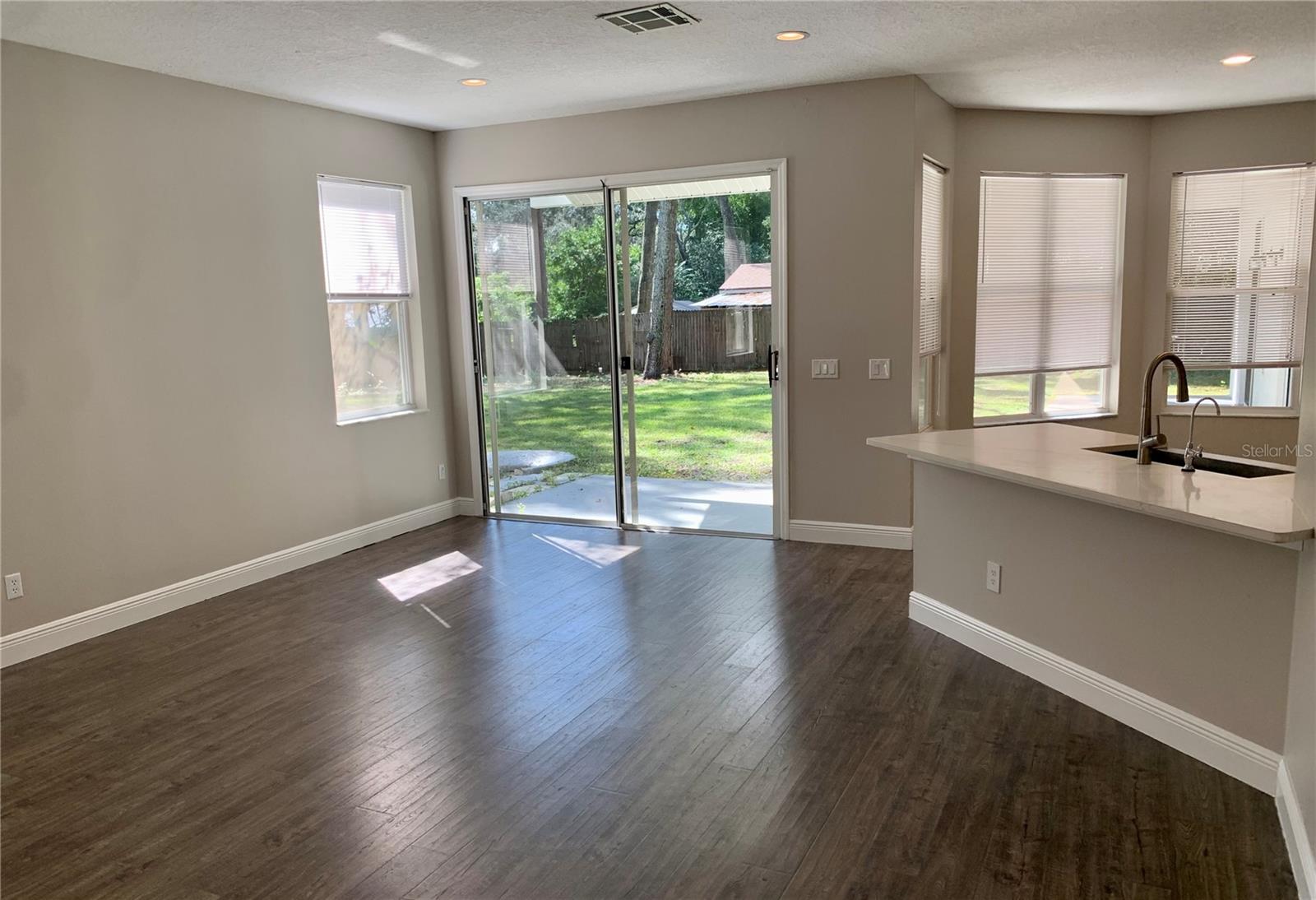 DEER LAKE CHASE - Residential