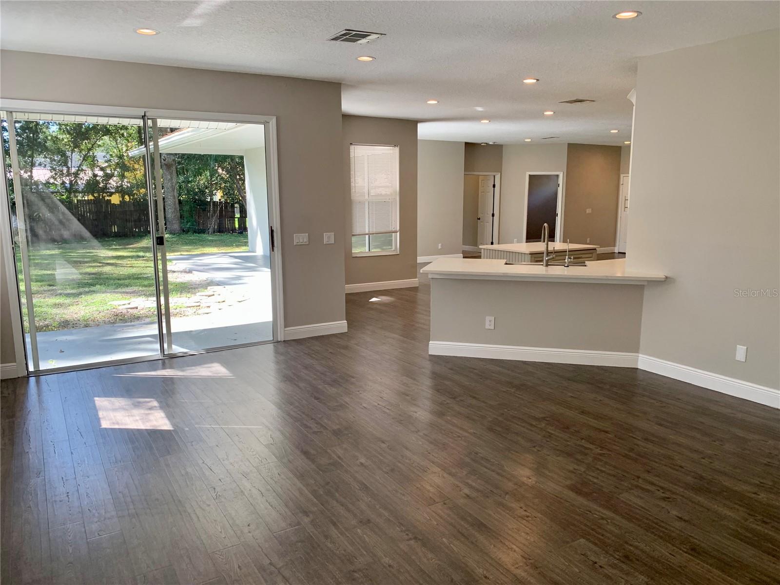 DEER LAKE CHASE - Residential