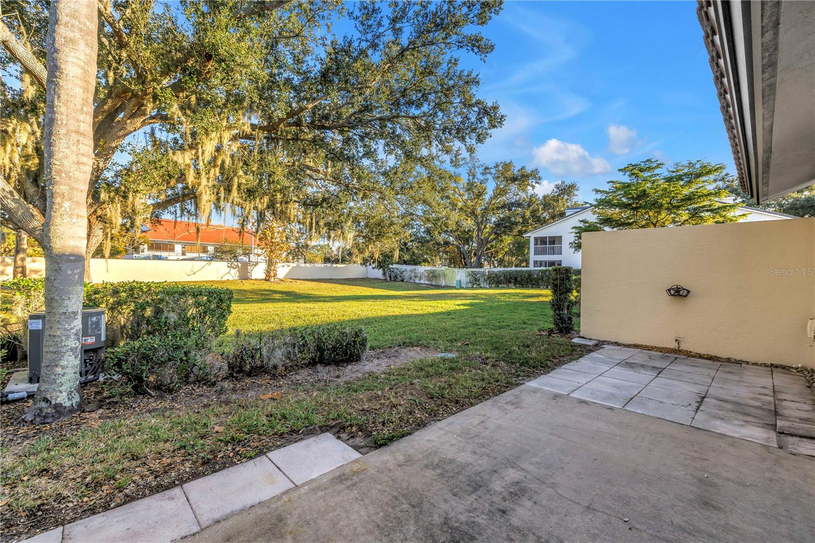 GARDENS AT PALM-AIRE COUNTRY CLUB I - Residential Lease