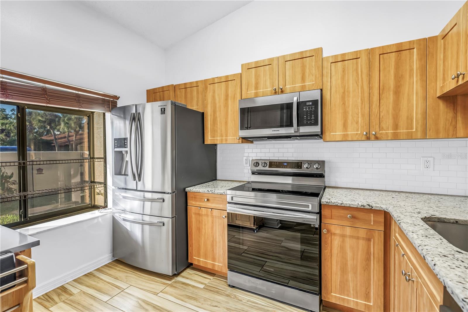 GARDENS AT PALM-AIRE COUNTRY CLUB I - Residential Lease