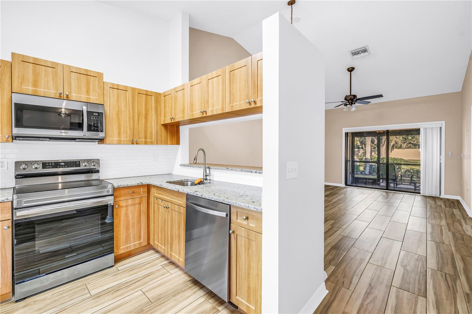 GARDENS AT PALM-AIRE COUNTRY CLUB I - Residential Lease