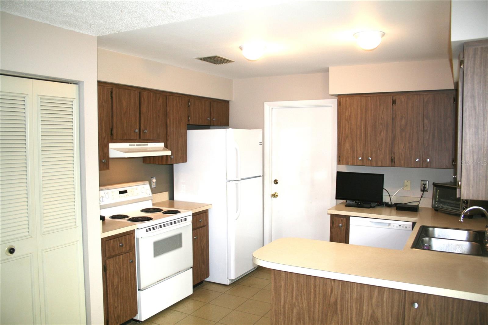 HILLTOP GROVES ESTATES - Residential