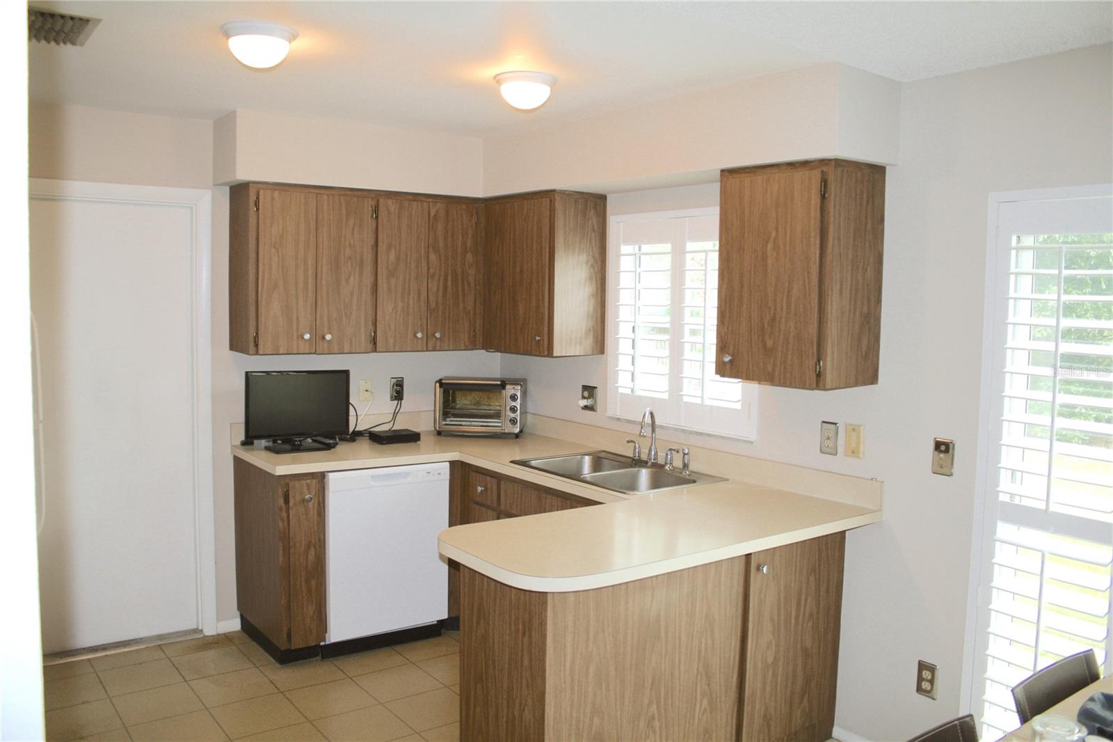 HILLTOP GROVES ESTATES - Residential