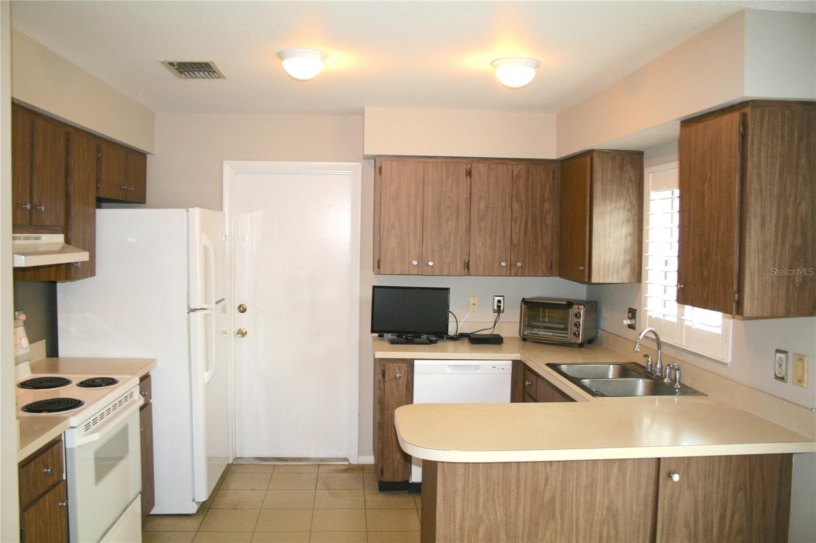 HILLTOP GROVES ESTATES - Residential