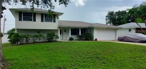 A home in WINTER HAVEN