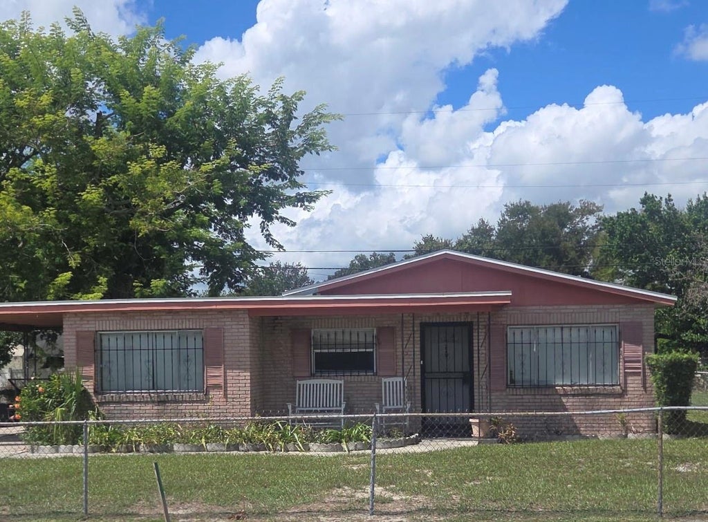 Photo of 2211 9th Street NE, Winter Haven, FL 33881 (MLS # P4939797)