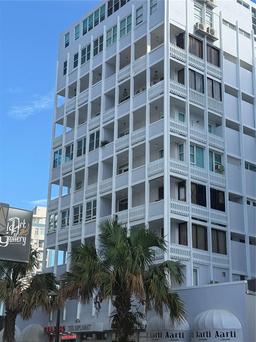 CONDOMINIUM DIPLOMAT - Residential