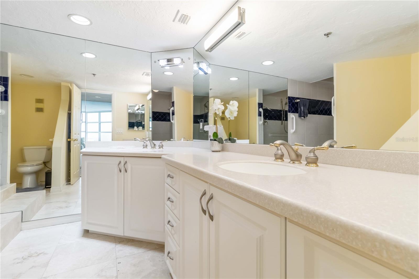 CONDO ON THE BAY TOWER I - Residential