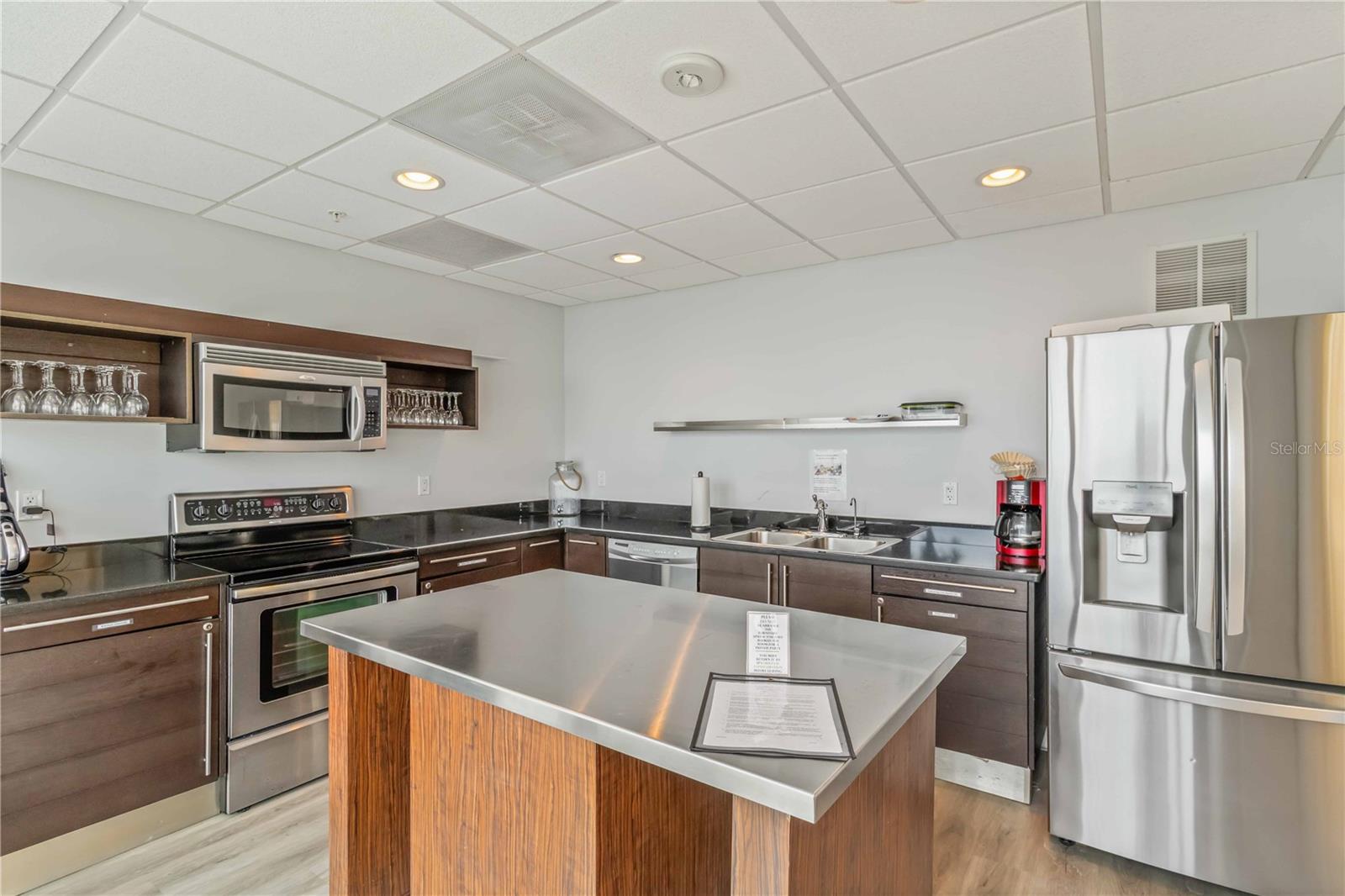 CONDO ON THE BAY TOWER I - Residential