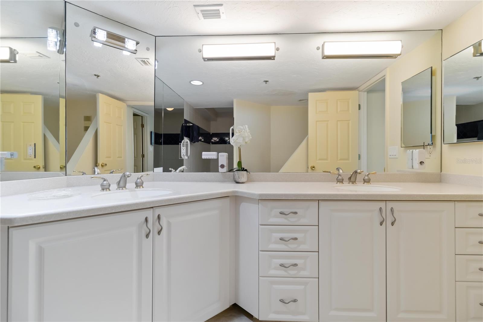 CONDO ON THE BAY TOWER I - Residential