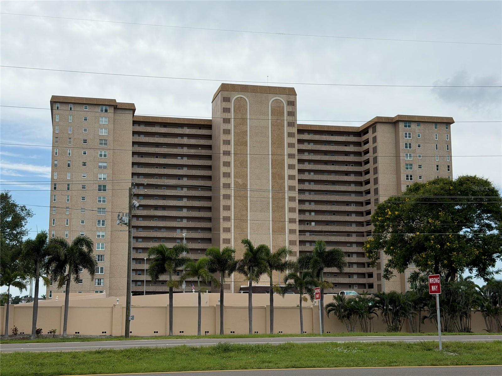5200 BRITTANY DRIVE S 609