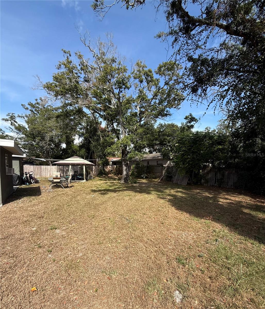 FOUR PINES - Residential Income