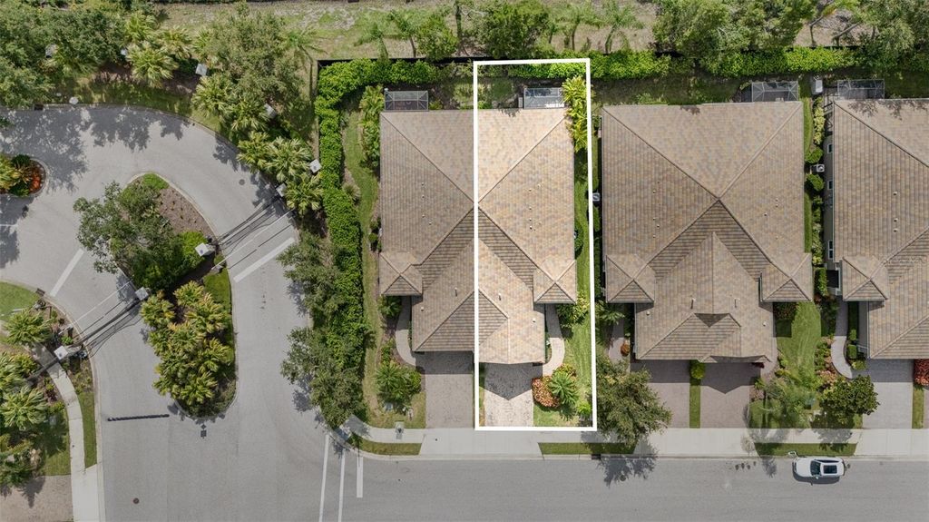 Photo of 5050 Maymont Park Circle, Bradenton, FL 34203 (MLS # TB8410593)