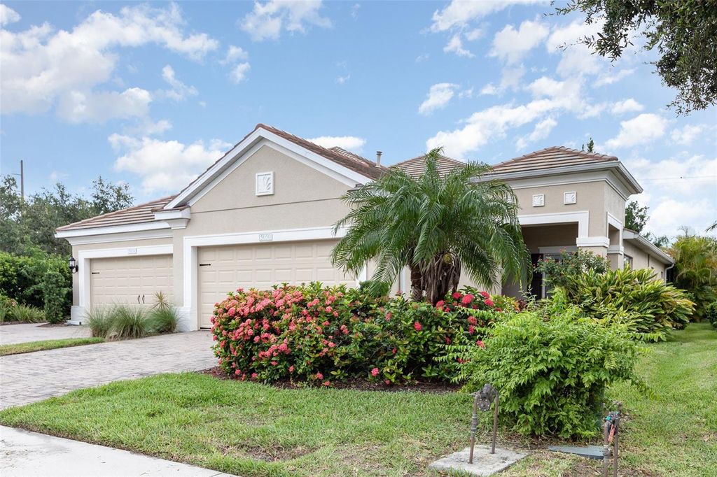 Photo of 5050 Maymont Park Circle, Bradenton, FL 34203 (MLS # TB8410593)