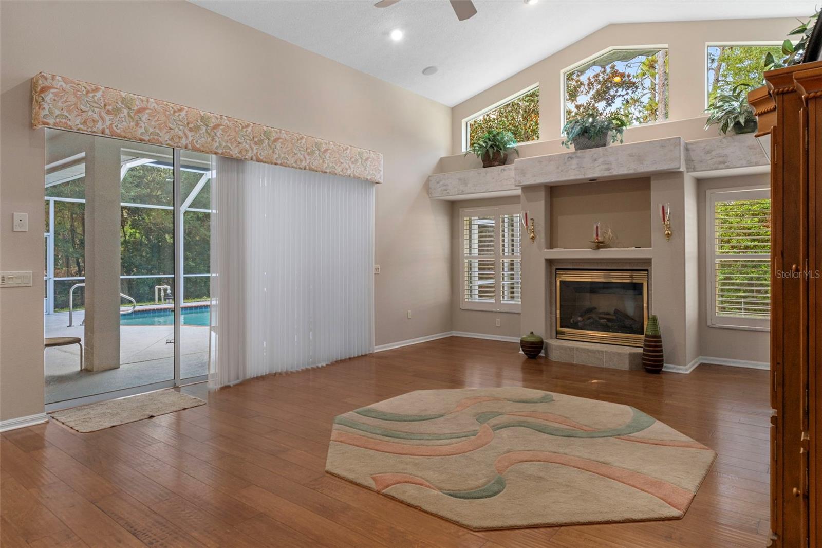 PINE RIDGE UNIT 03 - Residential