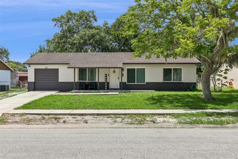 Photo of 1001 Marlene Dr, Ocoee, FL 34761 (MLS # G5113178)